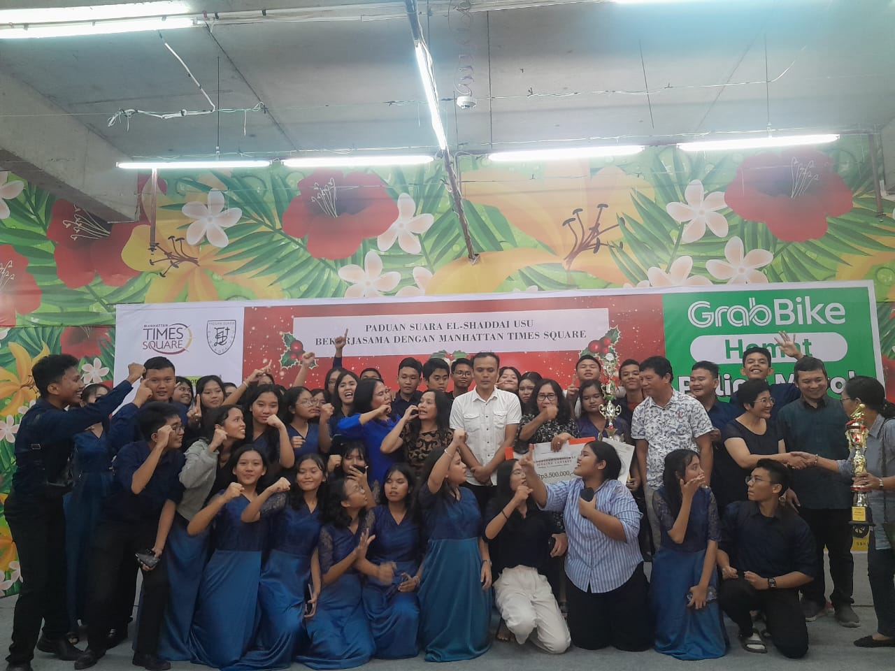 PADUAN SUARA SMA NEGERI 5 MEDAN MENDAPATKAN JUARA 1 MANHATTAN CHRISTMAS SINGING CONTEST