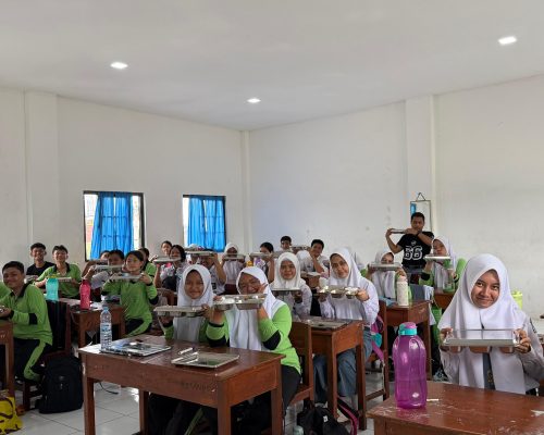SMA NEGERI 5 MEDAN MENERIMA MAKAN BERGIZI GRATIS (MBG)