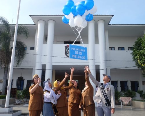 SERAH TERIMA JABATAN PENGURUS OSIS MASA BAKTI 2025/2026